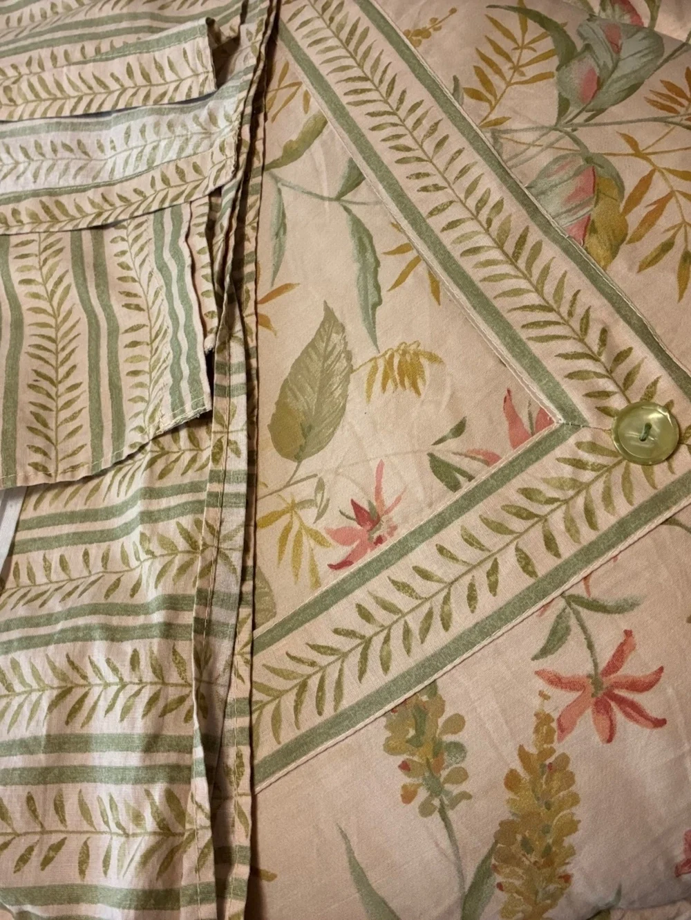 Floral Patterned Quilted Bedspread bedskirt set